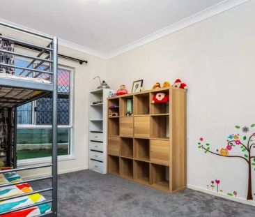 “Stunning Family Home” - Photo 2