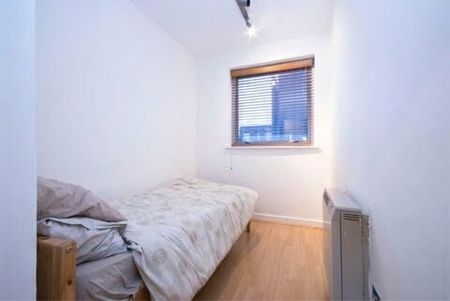 3 Bed Flat, St Mary-Le-Park Court, SW11 - Photo 2