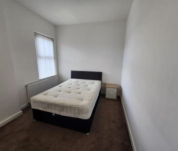 4 bedroom flat to rent - Photo 4