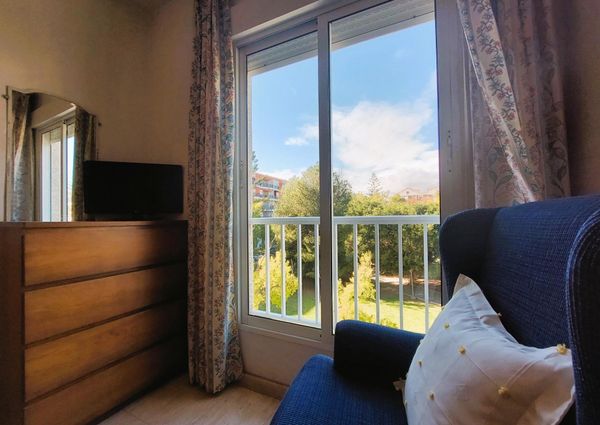 Apartamento 2 dormitorios con piscina al lado del mar