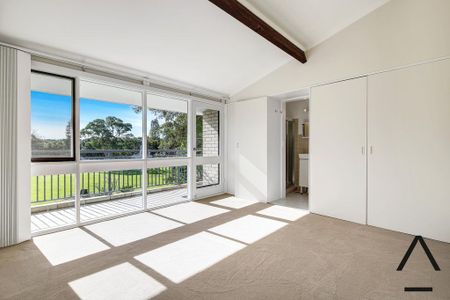 Great Location, Overlooking Majors Bay Reserve - Photo 5