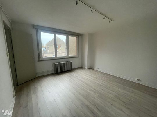Appartement entièrement rénové disponible à la location. Avec ses 78 m2, il vous offre un espa... - Photo 1