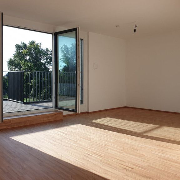 Familienwohnung Nähe U1! Bestens aufgeteilte 3 Zimmer, 2 Dachterrassen sowie Gartenmitbenutzung. Blick ins Grüne! - Photo 1