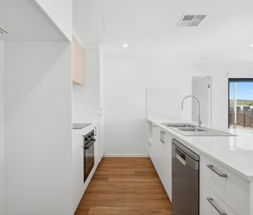 Stylish and Contemporary Design - Photo 1