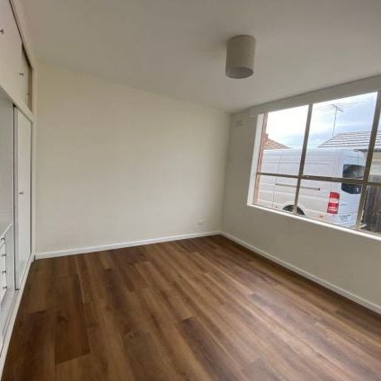 Perfect Location! - Photo 3