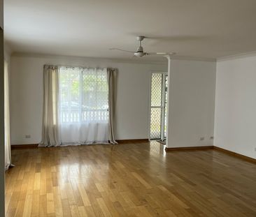 Gorgeous 3 Bedroom Cottage - Photo 3