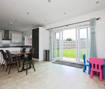4 bedroom detached house to rent - Photo 6