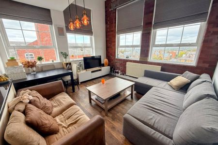 Commercial Street, Morley, LEEDS - Photo 3