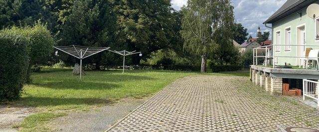 Individuelle Dachwohnung mit EBK, Laminat und Wannenbad! Grüne Umgebung! - Foto 1
