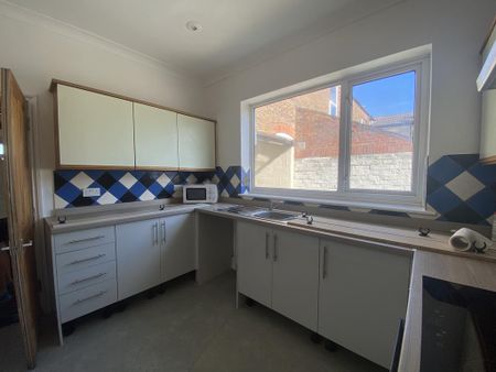 4 bedroom terraced house to rent - Photo 5