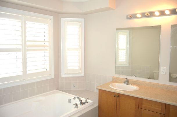 For Lease - 30 Paper Birch Drive, Markham, Ontario - Photo 1