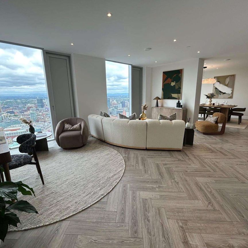 Exceptional Fully Furnished Three Double Bedroom Penthouse Apartment with unrivalled facilities in the Exclusive Cortland Development, Colliers Yard. - Photo 1