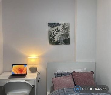 1 bedroom in a house share to rent - Photo 2