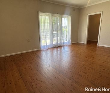 Two Bedroom Home With Spacious Backyard - Photo 2