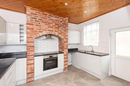 3 bedroom terraced house to rent - Photo 2