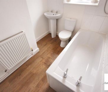 2 Bedroom House - End Terrace To Let - Photo 5