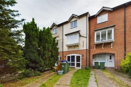 4 bedroom terraced house to rent - Photo 3