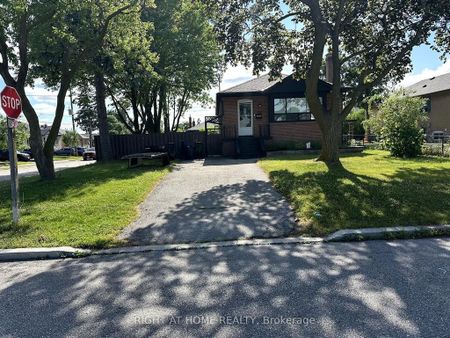 For Lease - 70 Bunnell Crescent, Toronto, Ontario - Photo 4