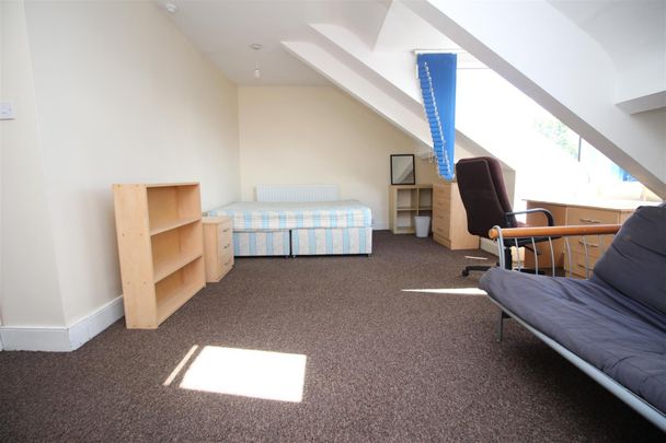 7 bedroom Student Terraced House to rent in Grosvenor Place, Jesmond, Newcastle Upon Tyne - Photo 1