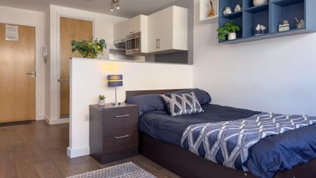 Armada House, Spacious Studio, Plymouth - Photo 5