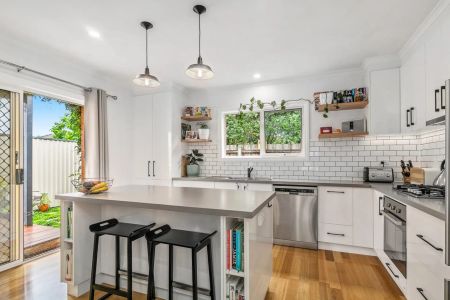 Modern low maintenance living in a prime location. - Photo 2