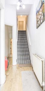 Price £800 pcm - Available Now - Furnished - Photo 3