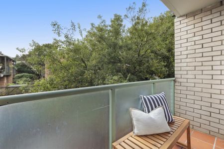 Studio apartment with balcony and parking - Photo 5