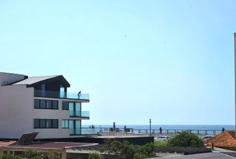 2 bedroom flat with balcony a stone's throw from Vageira Beach!