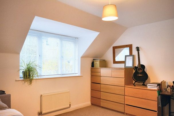 £1,150 PCM - Photo 1