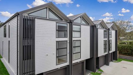 4 bedroom 3.5 Bathroom in Epsom - Photo 5