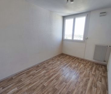 Location Appartement 4 pièces 70m² ST PIERRE DES CORPS 37700 - Photo 4