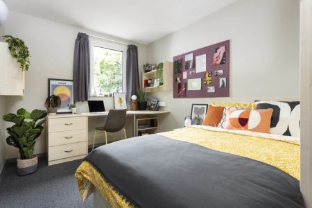 Large Ensuite - Photo 2