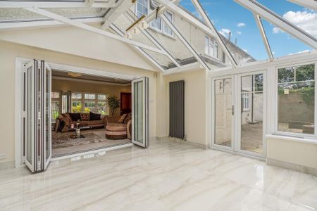 6 bedroom detached house to rent - Photo 4