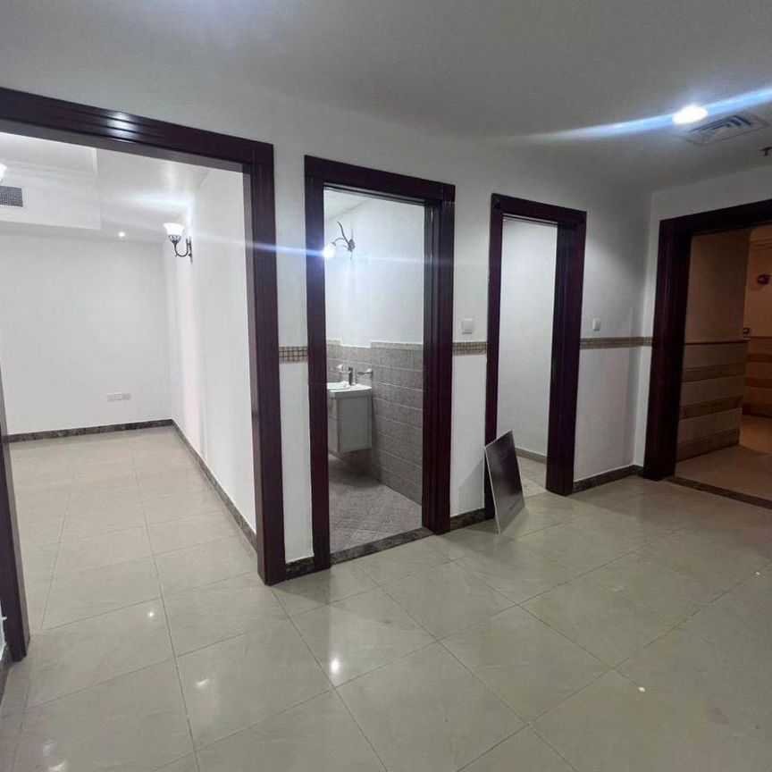 Free gym and pool, game lounge, balcony, spacious. - Photo 1