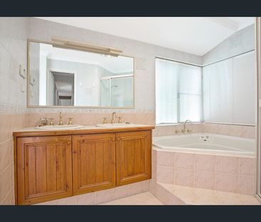 Large home with POOL Sun 23rd 11.30 - Photo 2