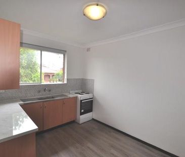 2 Bedroom Unit In Convenient Location - Photo 2