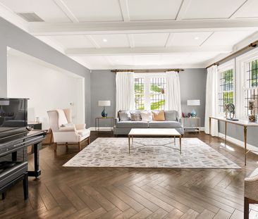 Timeless Family Elegance in Elite Surrounds * Fully Furnished * - Photo 2