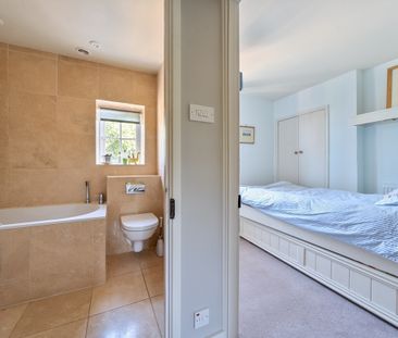 5 bedroom semi-detached house to rent - Photo 4