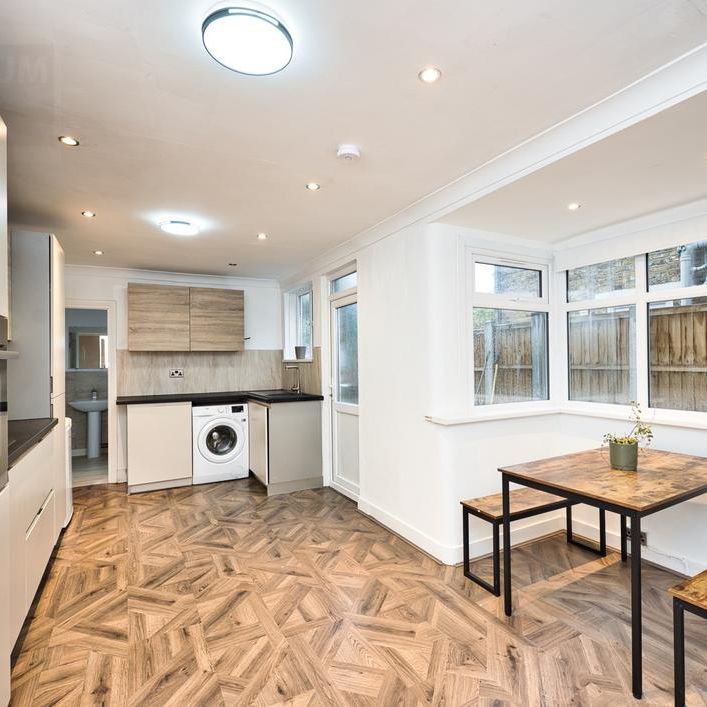 4 bedroom terraced house to rent - Photo 1