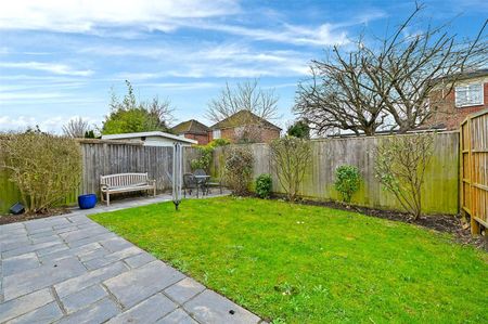 A well presented two bedroom bungalow with off street parking on the much sought after York Road in central Windsor. - Photo 2