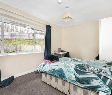 4 bedroom end of terrace house to rent - Photo 4