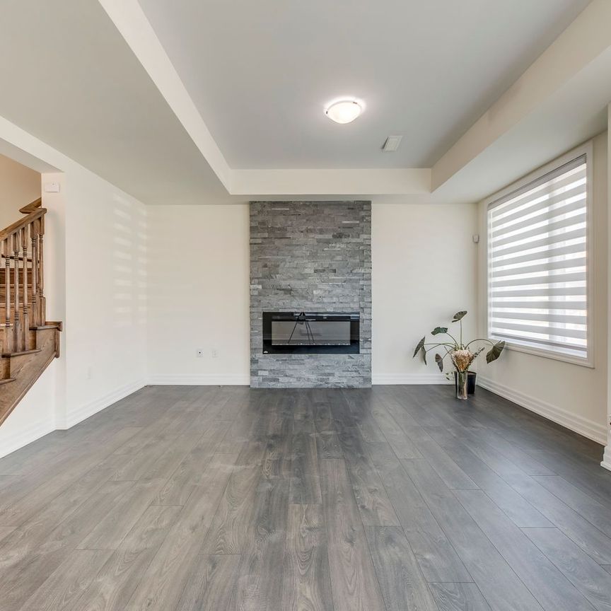 For Lease - 155 Grovewood Common, Oakville, Ontario - Photo 1