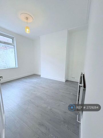 3 bedroom terraced house to rent - Photo 4