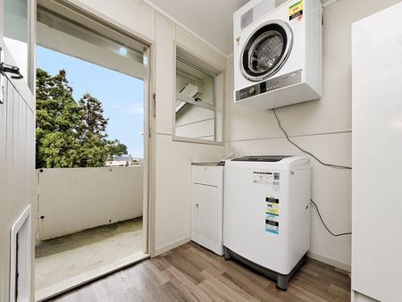 Fantastic 3 Bedroom Property in Massey - Photo 3