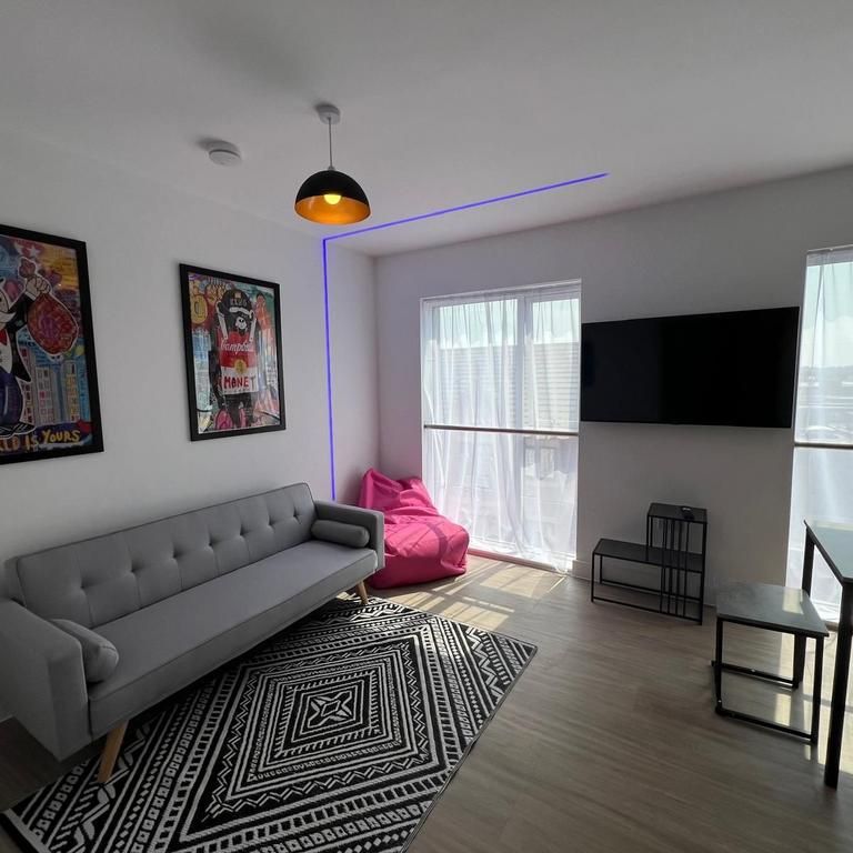 4 bedroom flat to rent - Photo 1