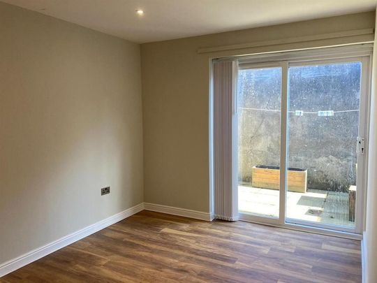 1 bedroom private hall to rent - Photo 1