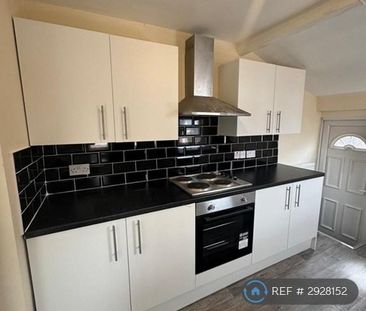 3 bedroom flat to rent - Photo 6