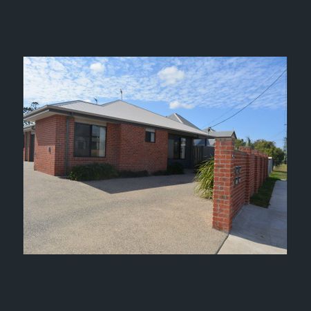 NEAT AND TIDY TWO BEDROOM UNIT! - Photo 4