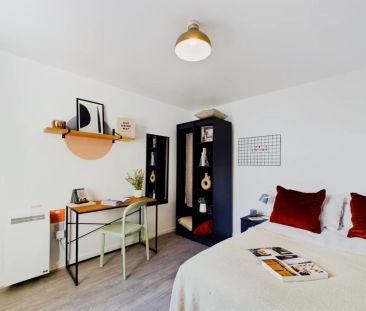 6 Bedroom House - Photo 1