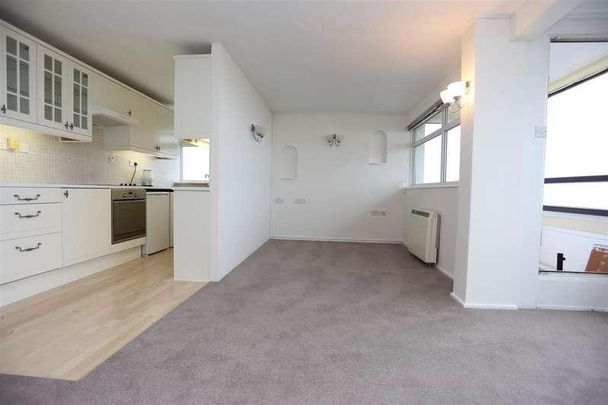 Kingsway, Hove, BN3 - Photo 1
